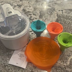 Pampered Chef Ice Cream Maker & Cone Holder Kit 🆕